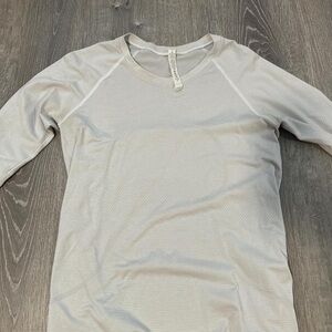 Lululemon Athletica Heathered Gray Long Sleeve Top
